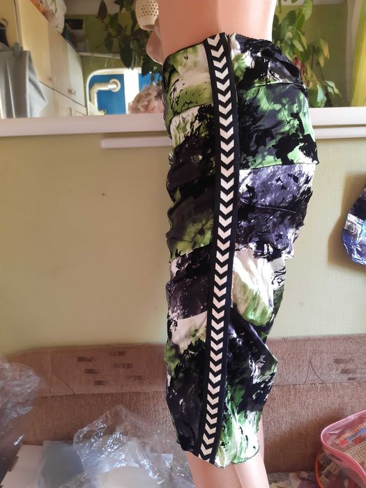 Юбка стрейчевая на подкладе  Mark Cain