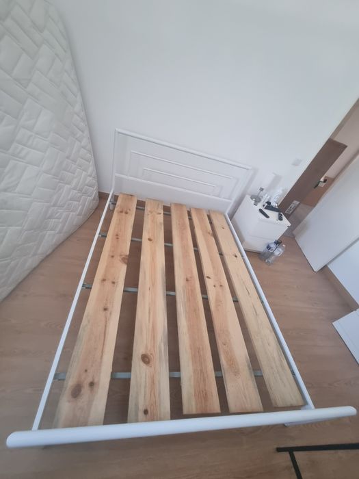 Cama de Casal em Metal Branco (150 x 200)