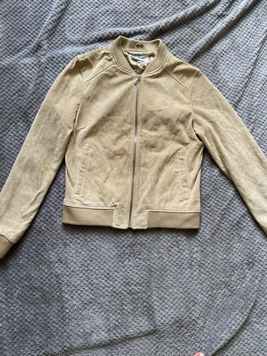 Курточка від Stradivarius