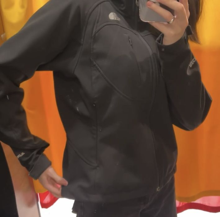 Вітровка жіноча the north face tnf з капюшоном
