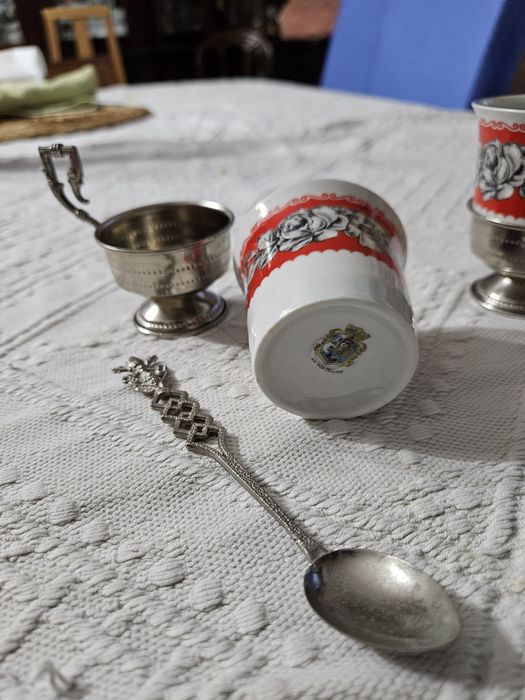 Duas chávenas Fine Porzellan + 2 colheres