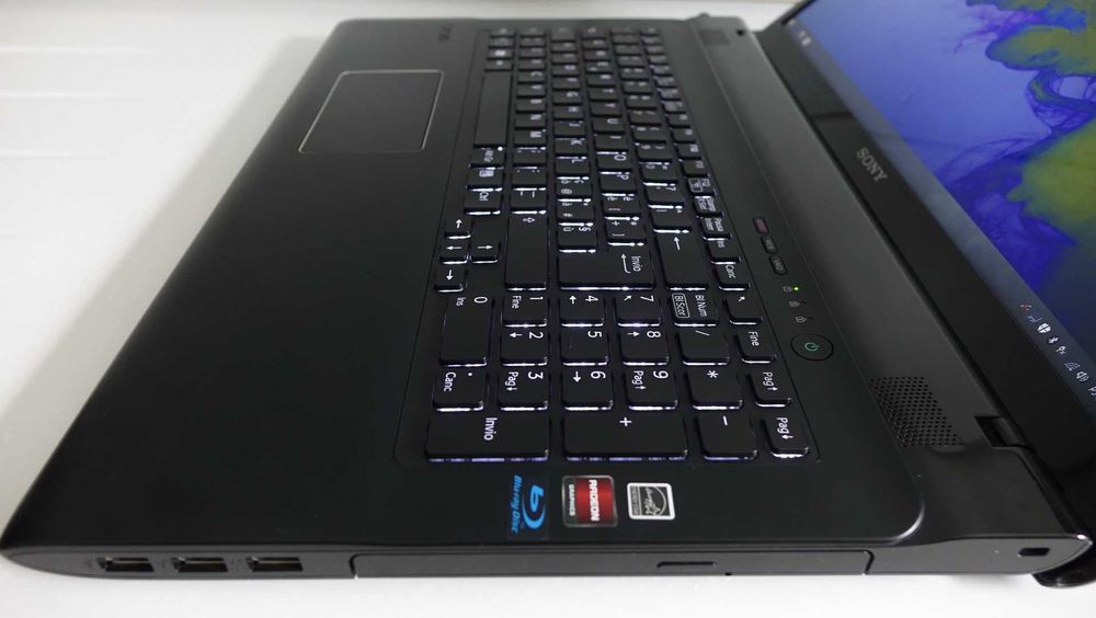 Идеал Игровой ноутбук SONY Vaio 17.3 i3-3110M 8GB 750GB Radeon HD 7600 2gb Win10 ОБСЛУЖЕН