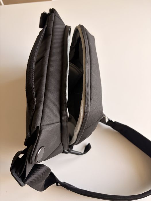 Peak Design Everyday Sling 3L V2 – Preta