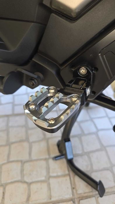 Honda X-ADV 750 Modelo 2025 (04/2025) – Full Extras | SC Project | Top Case GIVI | Impecável