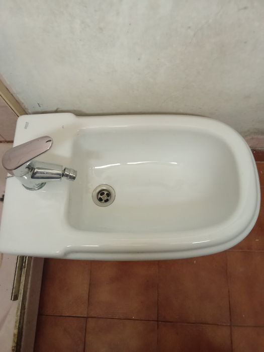 Bidé Roca com torneiras misturadoraa