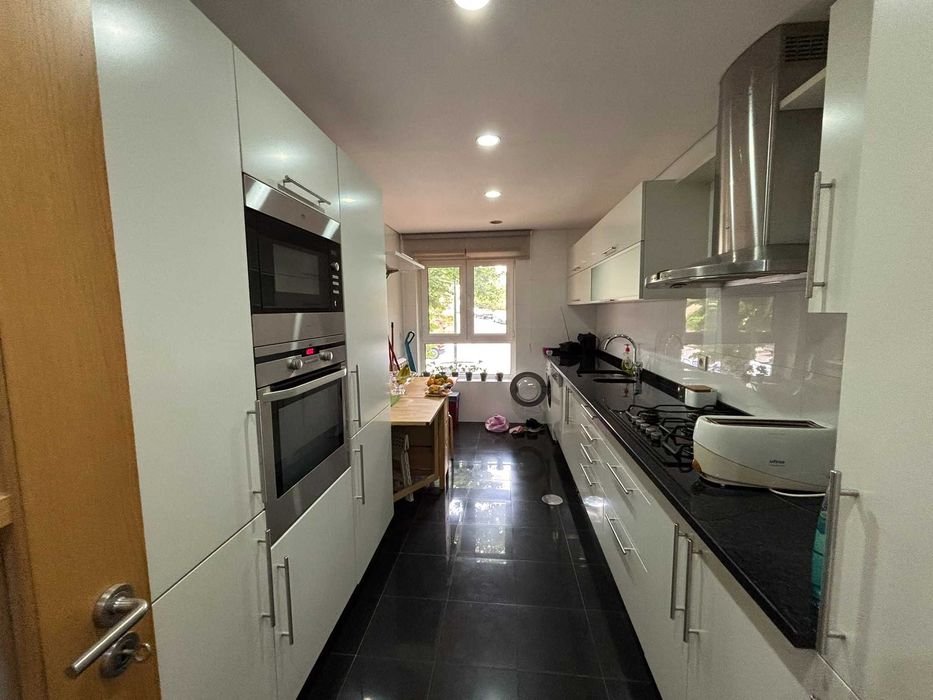 Apartamento t2 à venda na Rua Mario Cravinho, 11