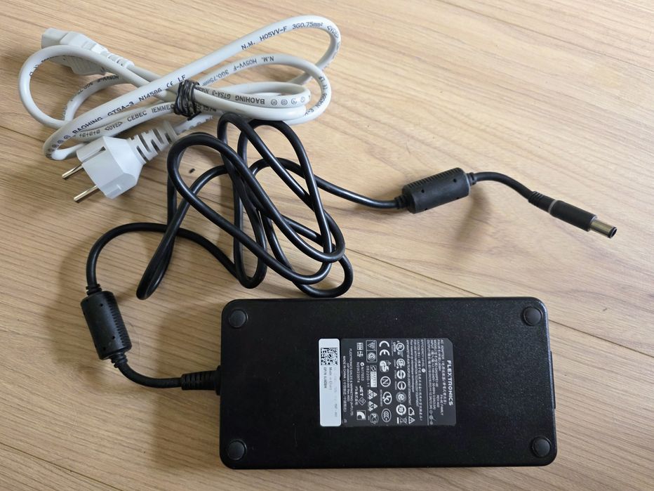 Zasilacz Dell GA240PE1-00 240W 19.5V 12.3A 7.4