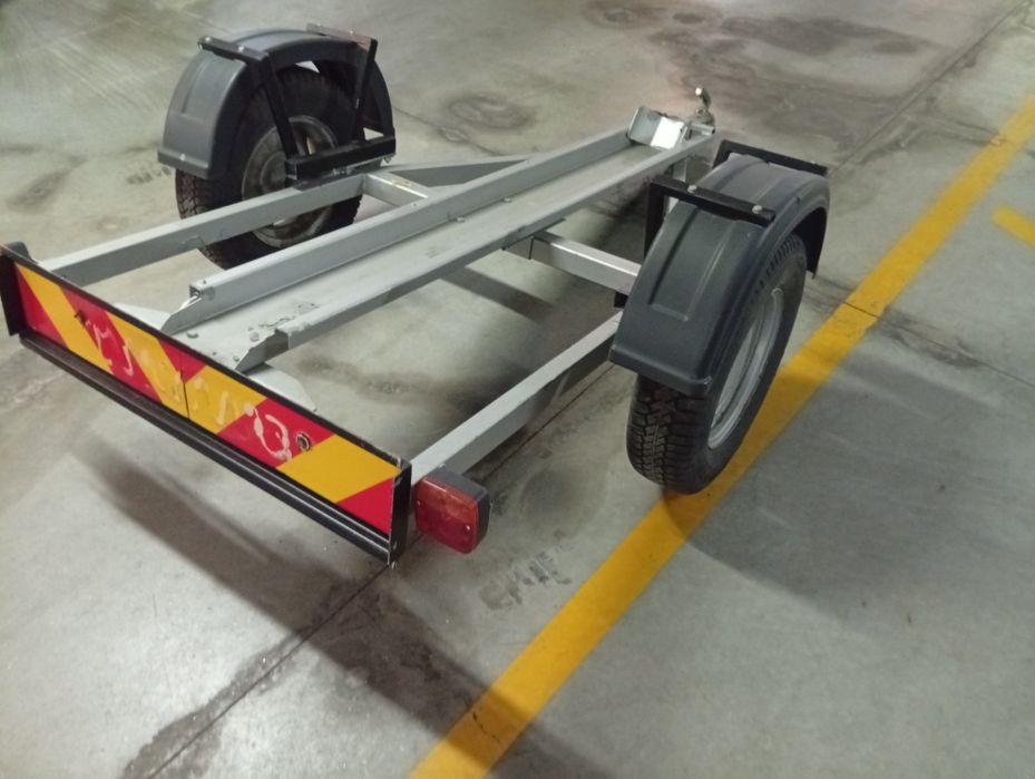 Atrelado uma moto, de qualidade , jante 13 pneus novos.