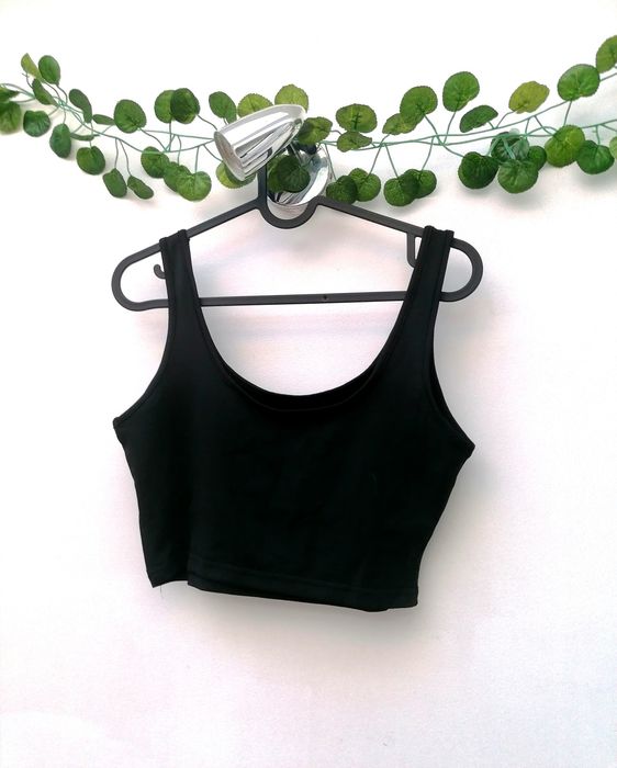 Top Preto Curto de Cavas