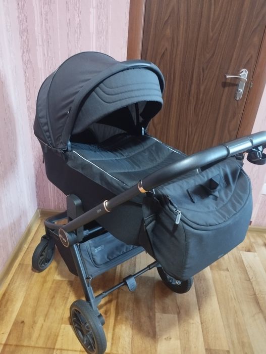 Продам коляску Carrella Epica 2 в 1