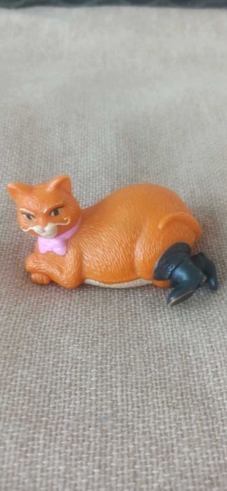 Figurka Kot w butach McDonald's Happy Meal 2010