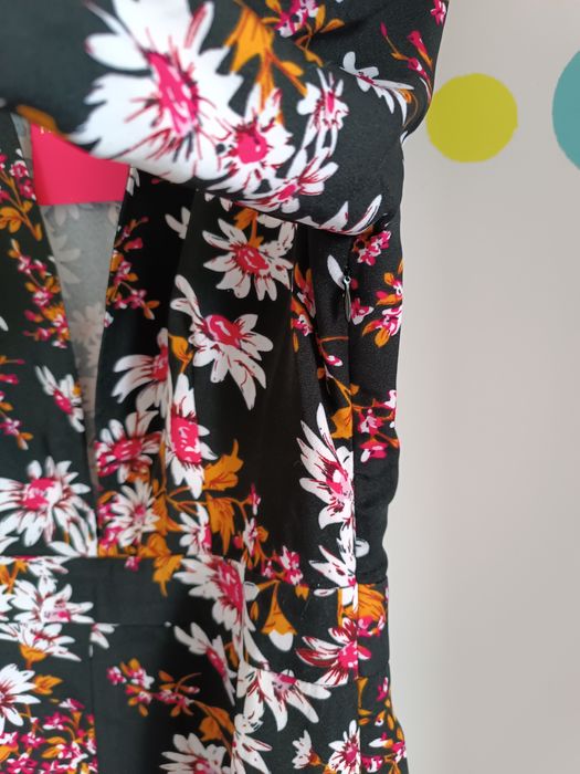 Elegancki krótki kombinezon dekolt M