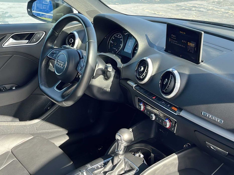 Audi A3 e-tron      2016