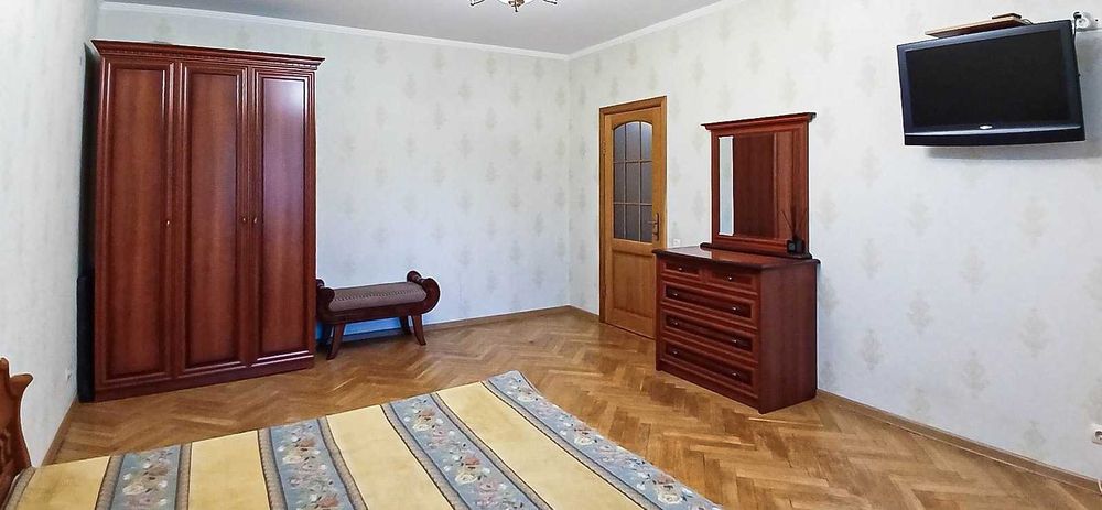 Оренда 3 кімнатної квартири, бульвар Лесі Українки, С.М. "Печерська"