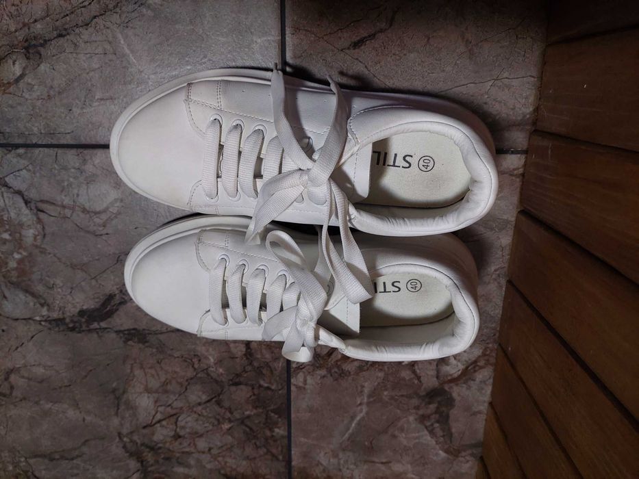 Продам демісезонні шкіряні кросівки