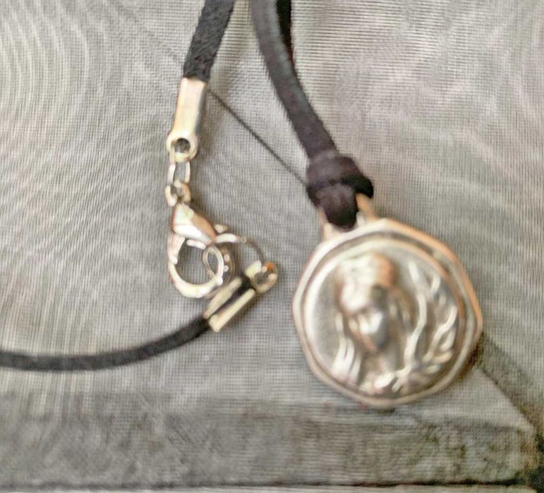 Fio em Couro e Metal Signos Virgem, Novo/Exclusivo/Único