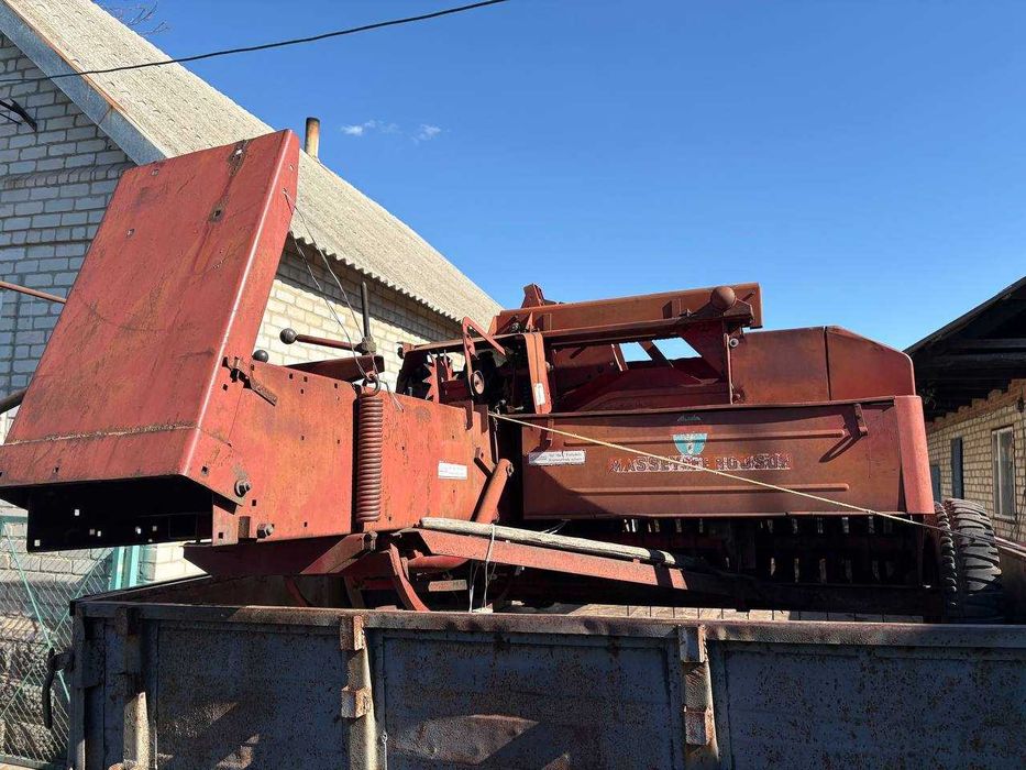 Прес-підбірник Massey Ferguson MF