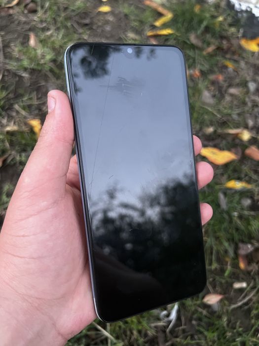 Samsung A70 128gb є малозамітні тріщини