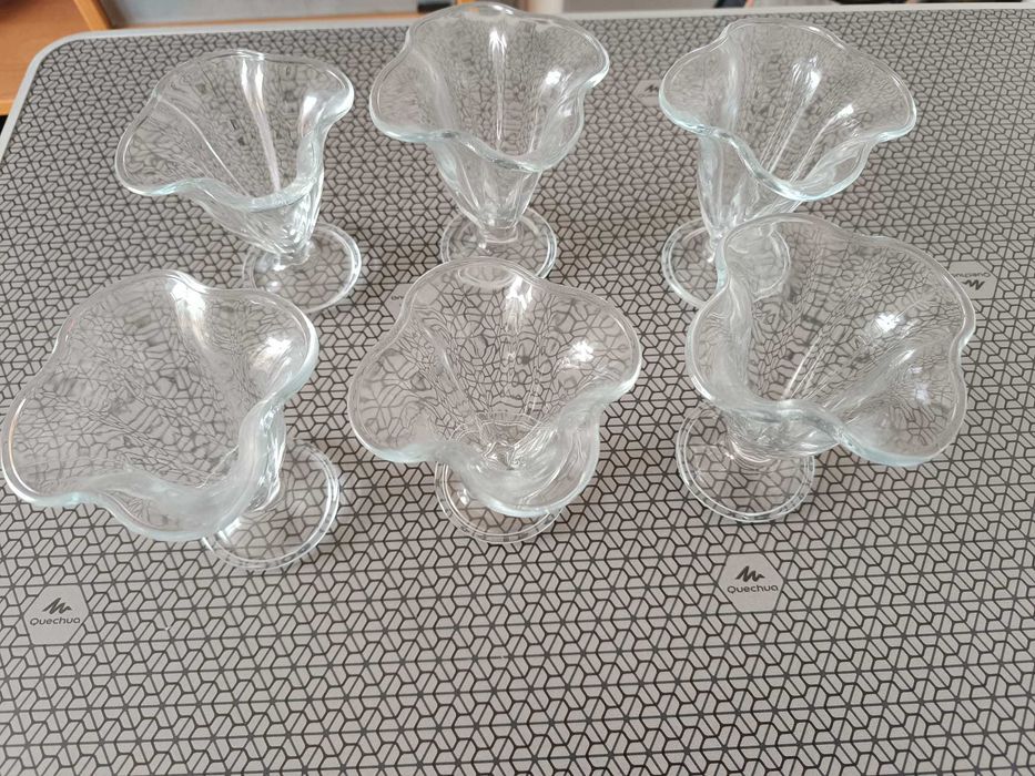 6 taças de sobremesa/gelado sem uso, sem caixa.