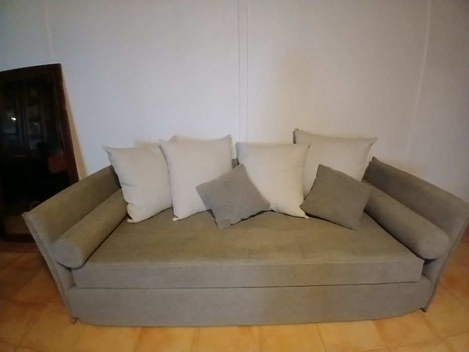 Sofa cinzento 3 lugares com Almofadas