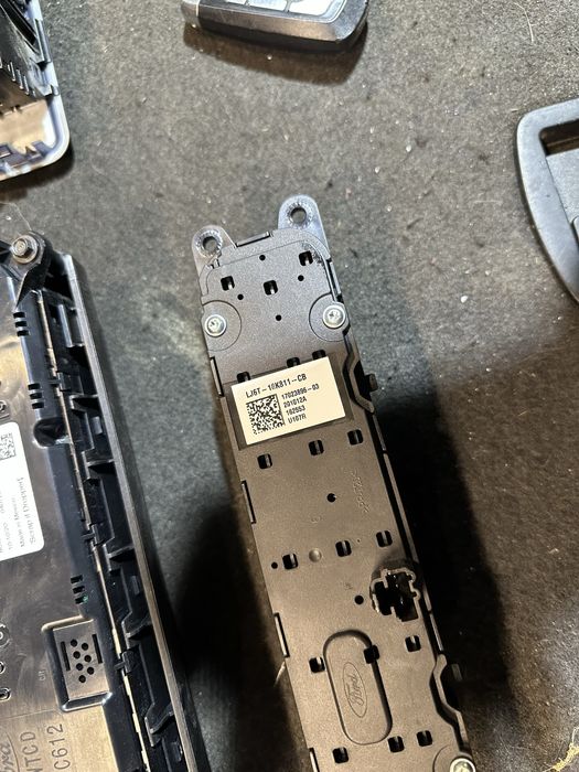 Панели управления ford escape mk4 2020-2025