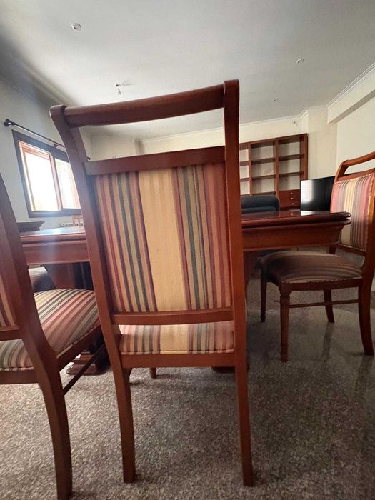 Mesa de jantar em cerejeira extensível