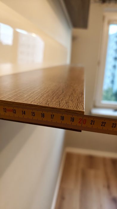 Dwie półki w bardzo dobrym stanie