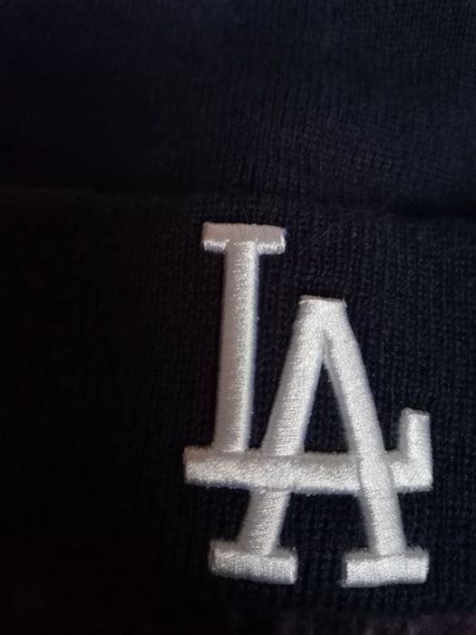 Nowa granatowa damska czapka.