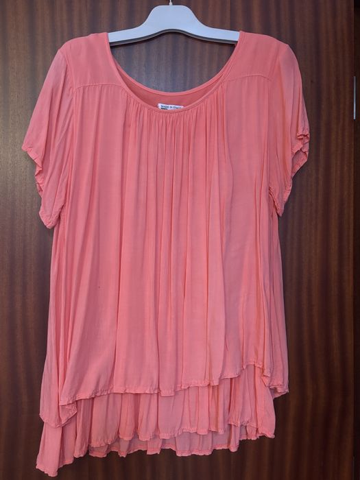 Blusa rosa com folhos