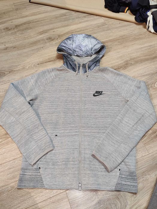 Продам Nike tech fleece с нейлоновым рефлективным капюшоном
