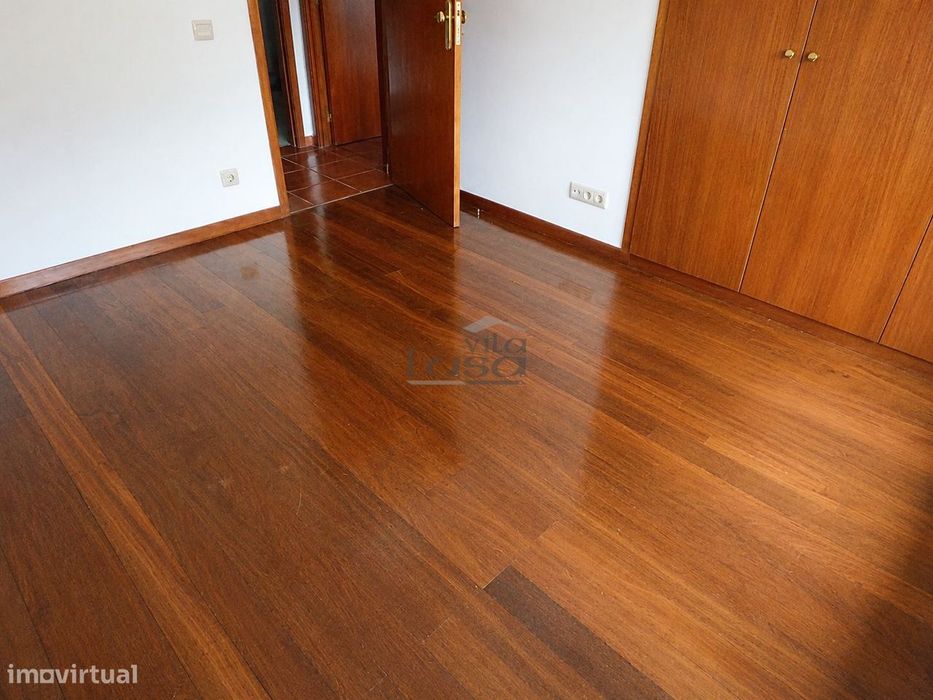 T2 Rua da Bélgica totalmente renovado, com 2 frentes, lugar de garagem