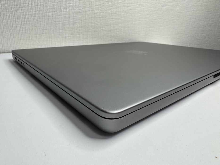 MacBook Pro Retina 16 2021 M1 Pro /16GB,1TB SSD Space