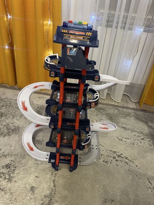 4 поверховий детский гараж, паркинг, трек , парковка