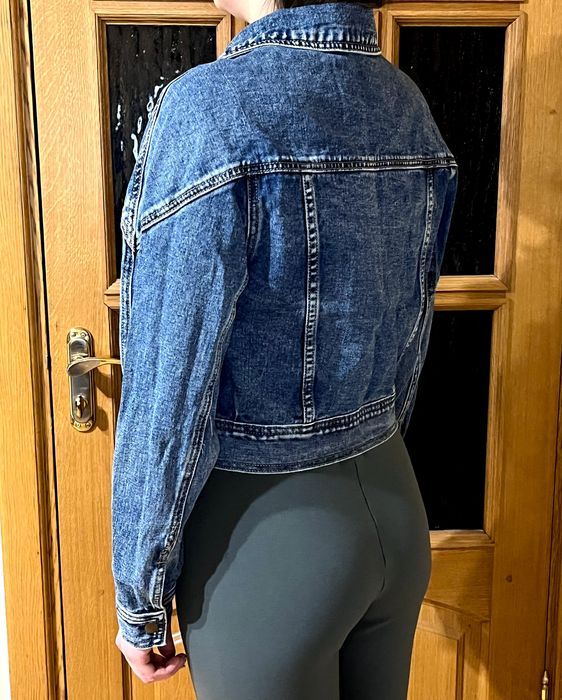 Жіноча джинсова куртка