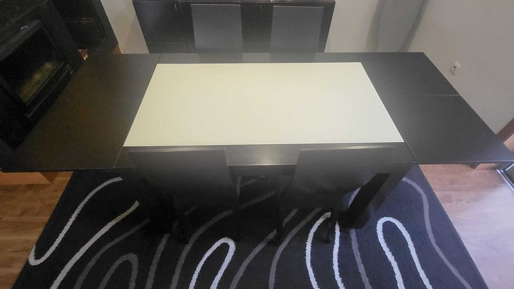 Mesa Extensível + 4 Cadeiras Las Kasas