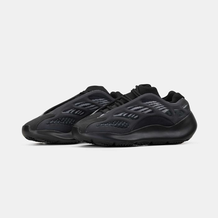 Чоловічі кросівки Adidas Yeezy Boost 700 v3 "Black Alvah" 40-45