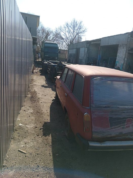 продам два жигуля за 600