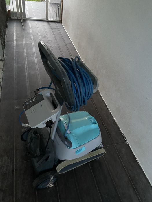 Robô Aspirador de Piscina Seamaster Dolphin – bom Estado