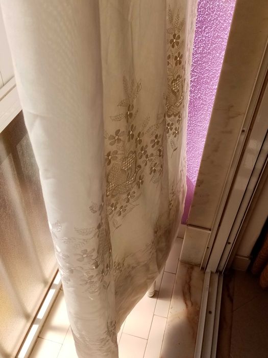 Cortinados borbados em pérola
