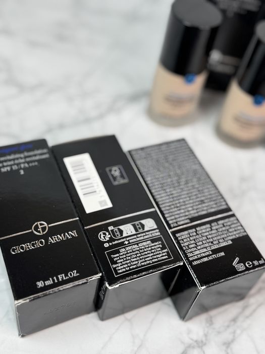 Тональний крем зволожуючий Armani Designer Glow 2