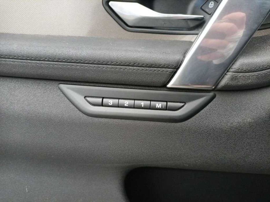 Land Rover Discovery Sport P300e PHEV (Em breve mais fotografias)