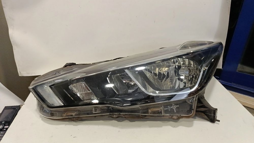 Ótica / farol esquerda NISSAN Micra V (K14)