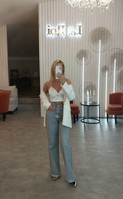 Одним лотом вещи на девушку