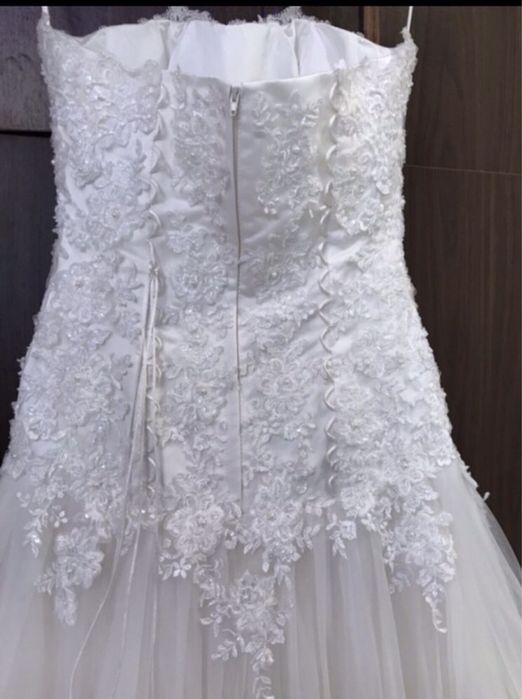 Шикарна весільна сукня