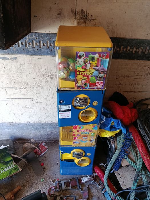 Vendo maquina de bolas pequenas
