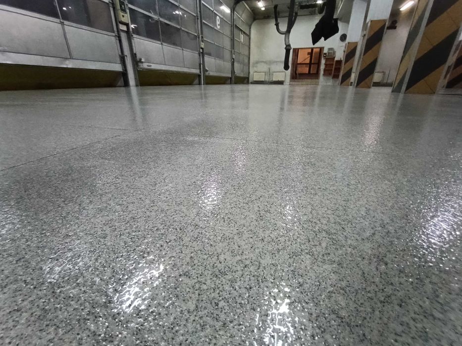 Posadzki żywiczne , profile , kamienny dywan