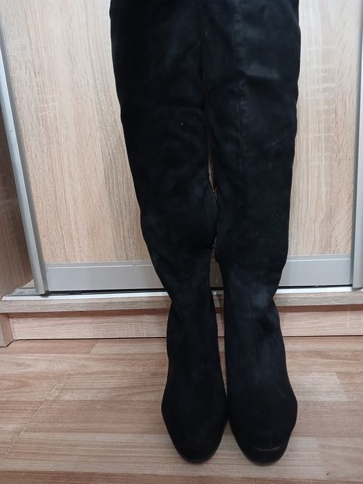 Високі чорні чоботи 39-39,5