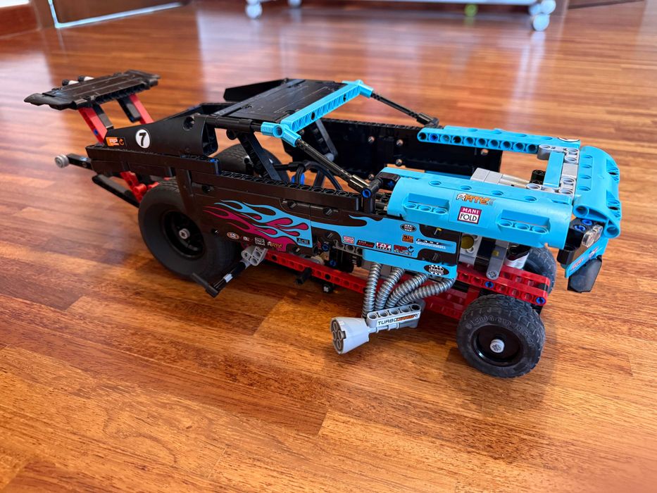LEGO Technic – zestaw pojazdów (helikopter, auta, budowlane)