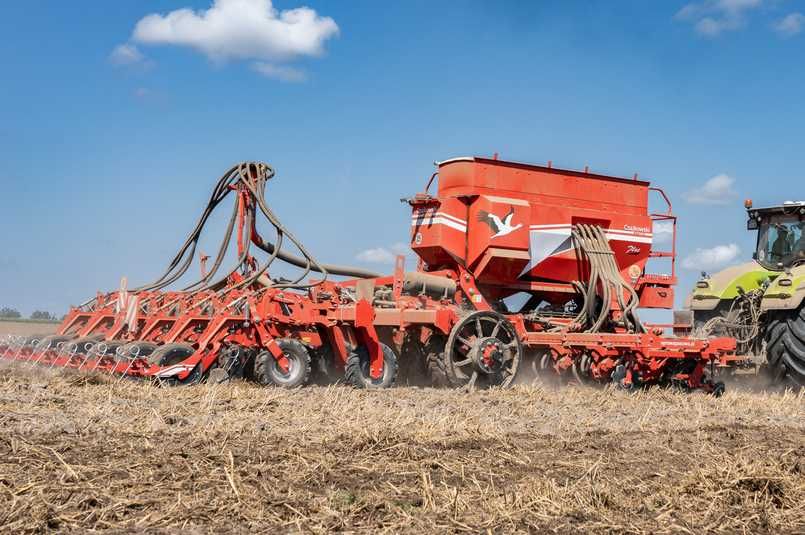 Czajkowski ST600- грунтообробний Strip-Till агрегат з посівною секцією