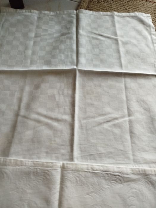 Guardanapos em algodão branco soltos